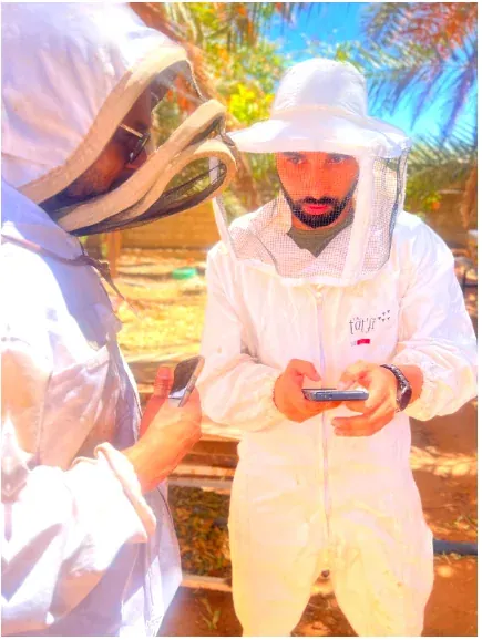 استخدام الهواتف أثناء العمل الميداني